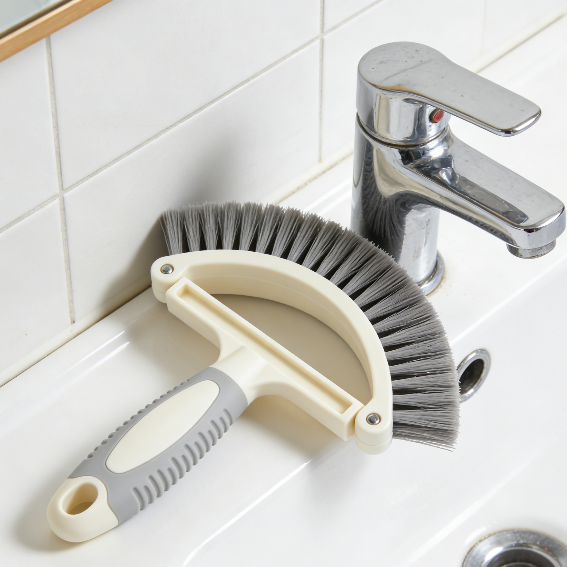 Multi-Surface Curved Cleaning Brush